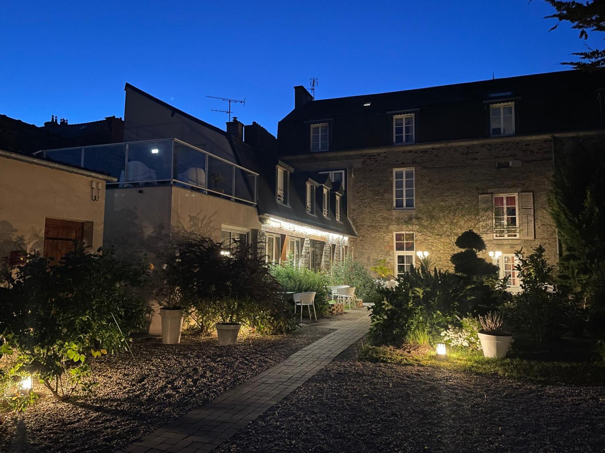 Hotel Victor Hugo Pontorson Exterior foto