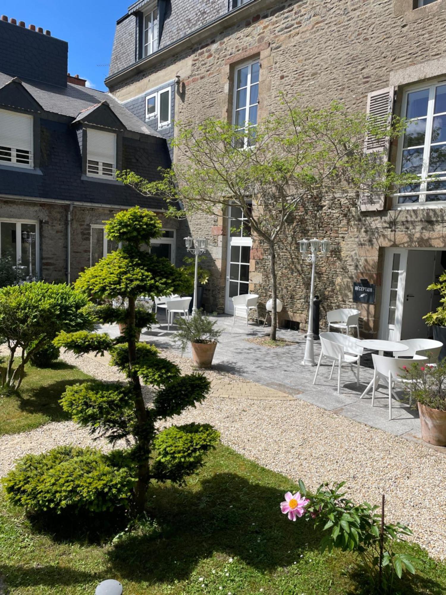 Hotel Victor Hugo Pontorson Exterior foto